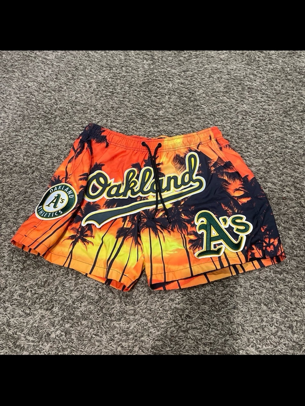 Pro standard MLB Oakland A’s sunset shorts large